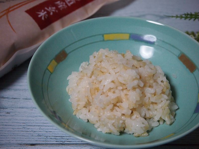 茶碗によそったファンケル発芽米