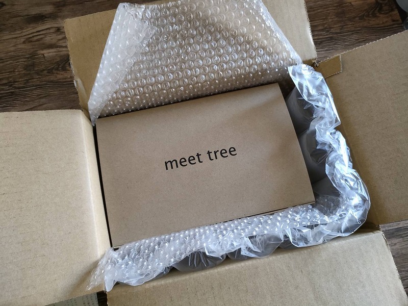 段ボールに入ったmeet treeの栗粉モンブラン