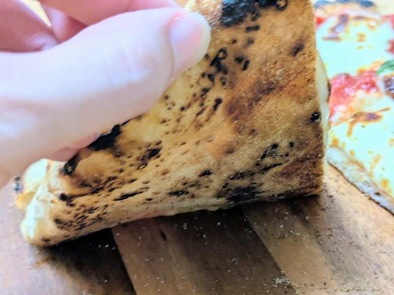 ピザの裏側